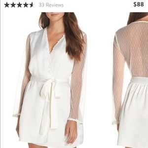 Flora Nikrooz Showstopper Ivory Robe XS